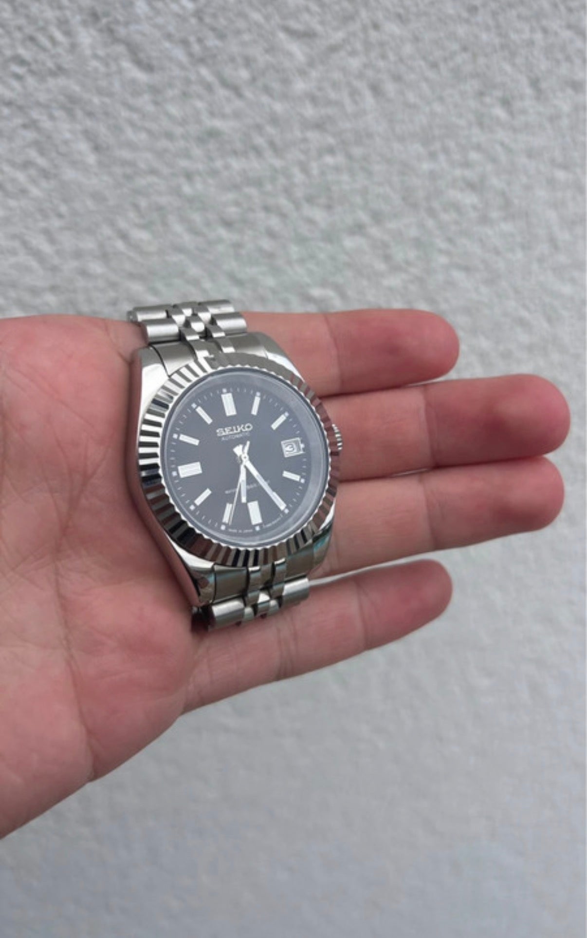 Black Dial review image